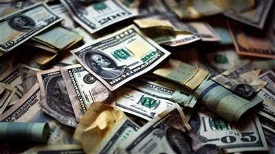 التغيرات في قيمة الدولار الأمريكي: أثرها على الأسواق الخليجية والسياسات النقدية