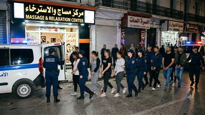 القـبض على نساء و رجال